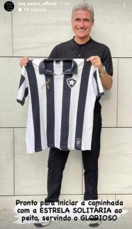 Luís Castro com a camisola do Botafogo (Instagram)