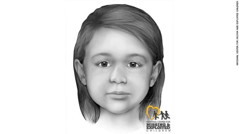 A 31 de julho de 1960, o cadáver decomposto de uma criança pequena foi encontrado nos arredores de Congress, Arizona, no condado de Yavapai. Denominada "Pequena Desconhecida", nunca foi formalmente identificada. Esta reconstrução facial é a interpretação de um artista de como poderia ter sido o seu rosto.