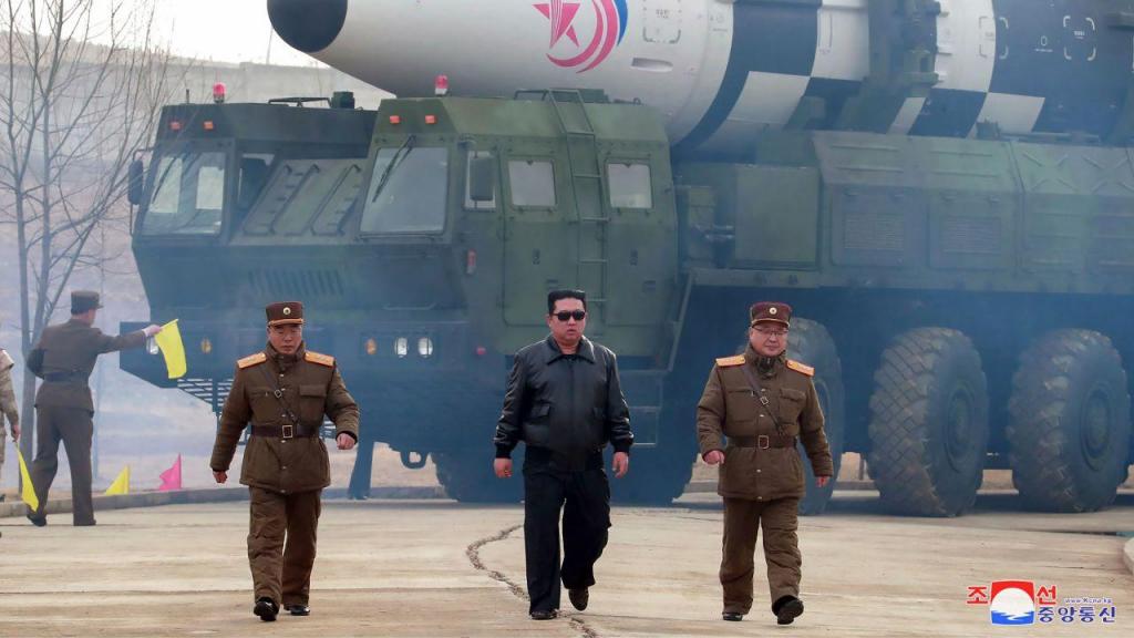 Video de propaganda da Coreia do Norte: Kim Jong Un assiste a lançamento de míssil