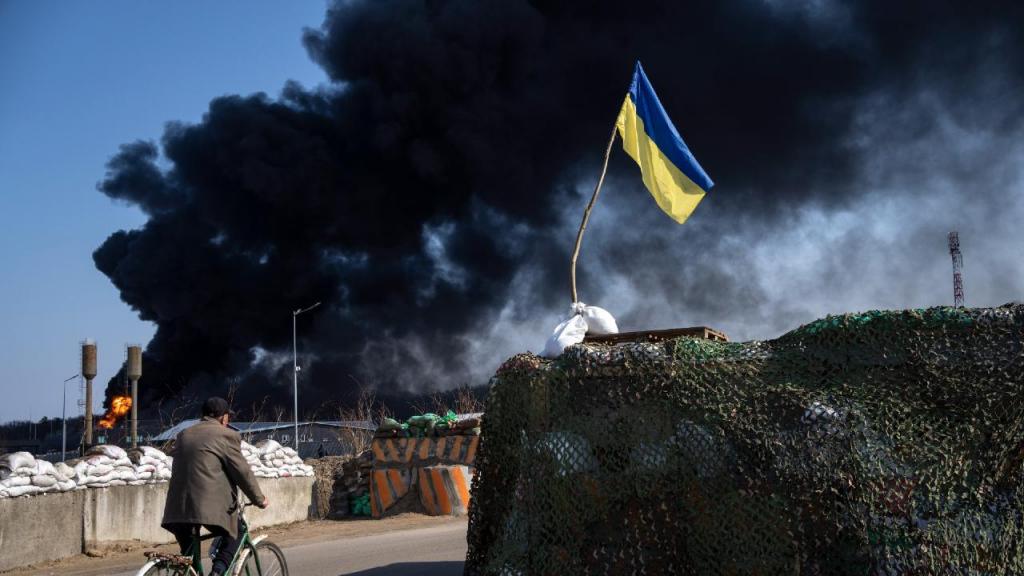 Fumo de uma explosão em Kiev (Rodrigo Abd/AP)
