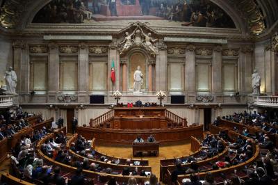 Parlamento obriga Marcelo a promulgar decreto da eutanásia - TVI