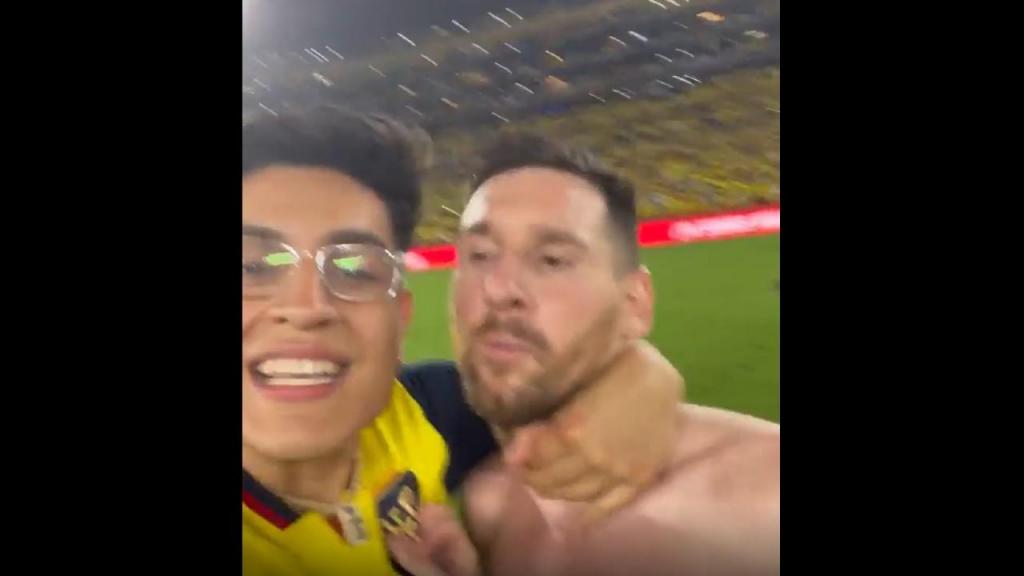 Adepto invade para foto com Messi (Instagram)
