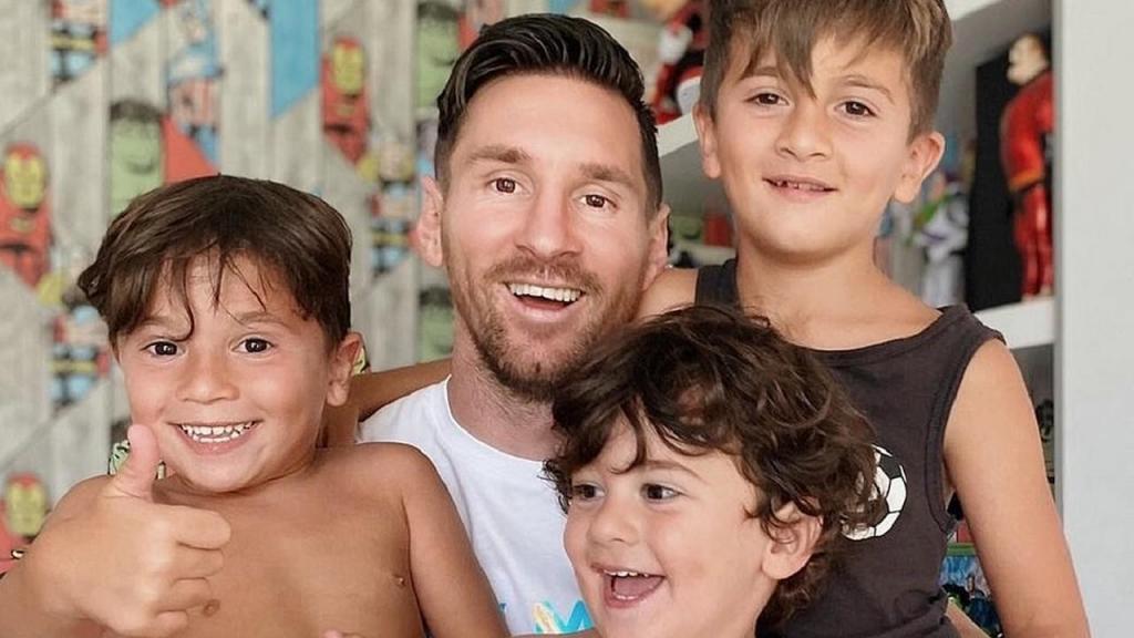 Messi com os três filhos, Thiago, Mateo e Ciro