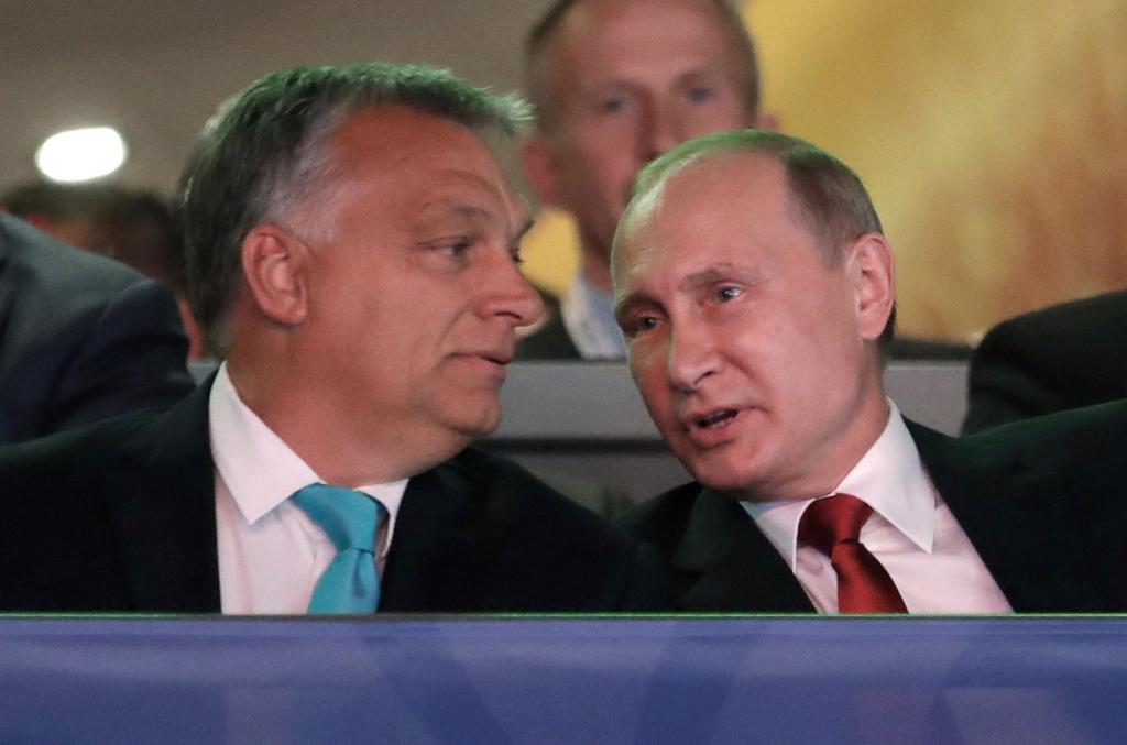Vladimir Putin e Viktor Orbán nos mundiais de judo de Budepeste, 28 de agosto de 2017 (fonte: AP Images)