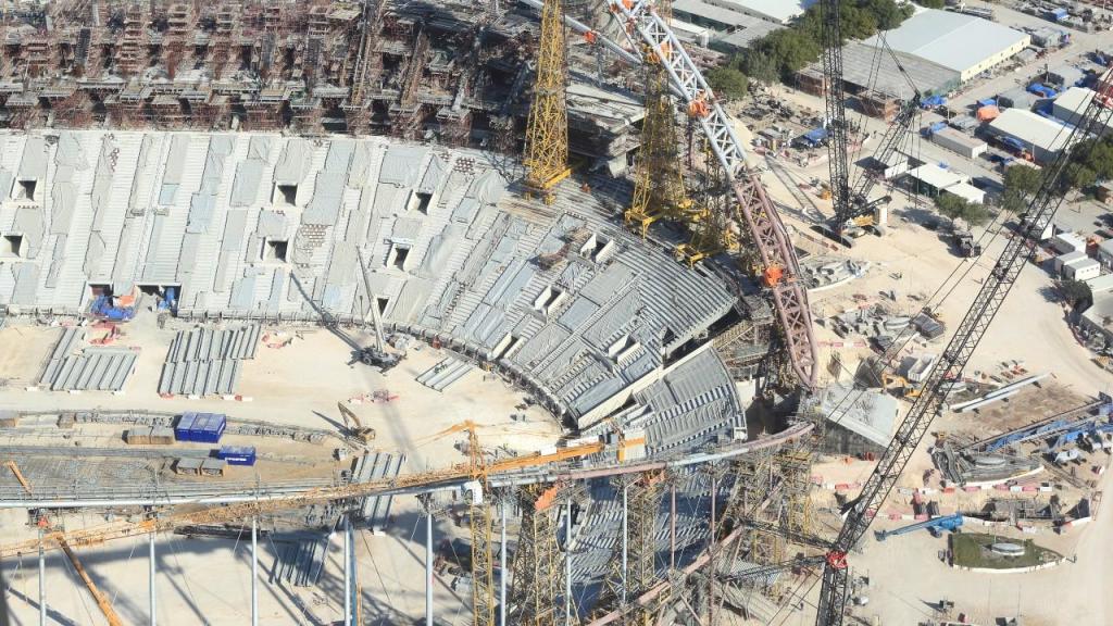 Construção do Khalifa International Stadium, um dos palcos para o Mundial 2022 no Qatar (Getty Images)