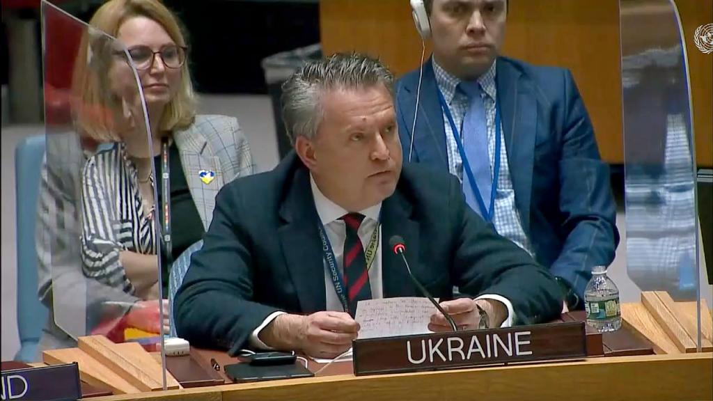 Sergiy Kyslytsya, embaixador da Ucrânia nas Nações Unidas, no Conselho de Segurança da ONU que decorreu na segunda-feira, dia 11 de abril. (UNTV via AP)