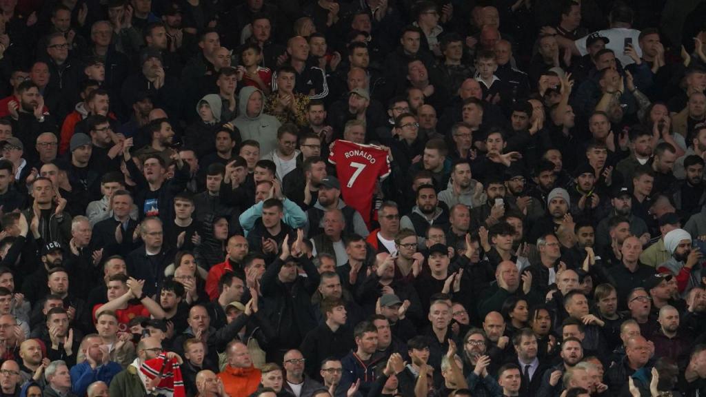 Liverpool-Manchester United: adeptos aplaudem Ronaldo