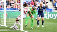 Barbora Votikova perdeu a bola para o golo de Catarina Macario, no Lyon-PSG da Champions feminina