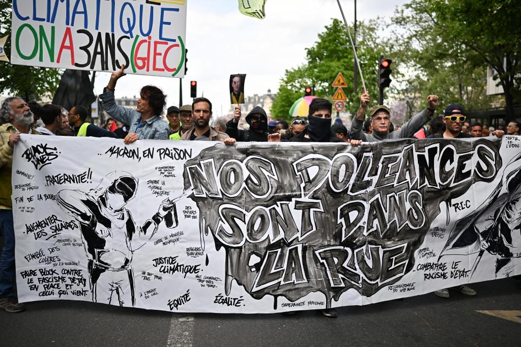 Protesto contra a reeleição de Macron em Paris (Imagem: Getty)