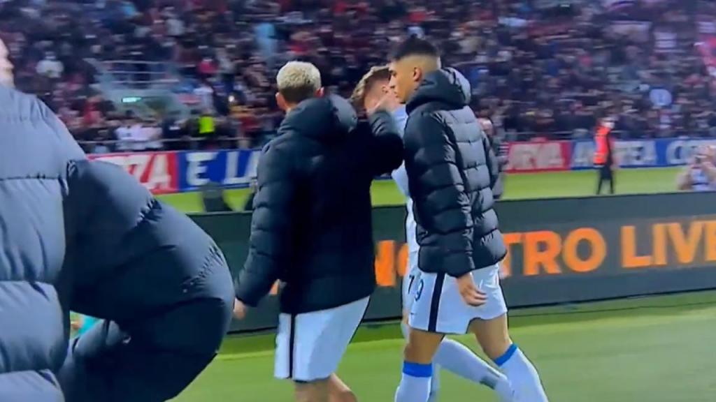 Jogadores do Inter confortam Radu e tapam a câmara após erro grave (vídeo/twitter)