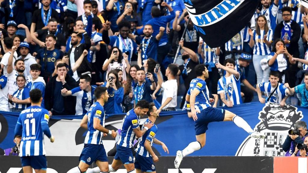 Mehdi Taremi festeja o 2-0 no FC Porto-Vizela

