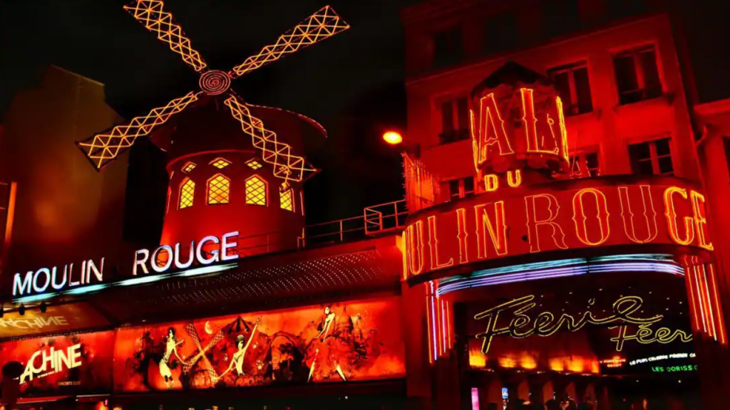 Moulin Rouge (Airbnb)