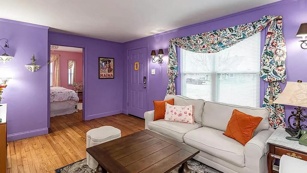 A agente imobiliária Rachel Gannon renovou uma casa em Dayton, no Ohio, de modo a imitar o apartamento de Monica Geller de “Friends”.