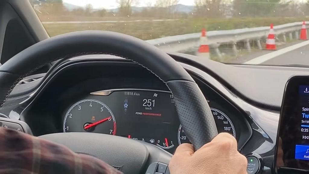 Ford Fiesta ST a 251 km/h (captura YouTube)