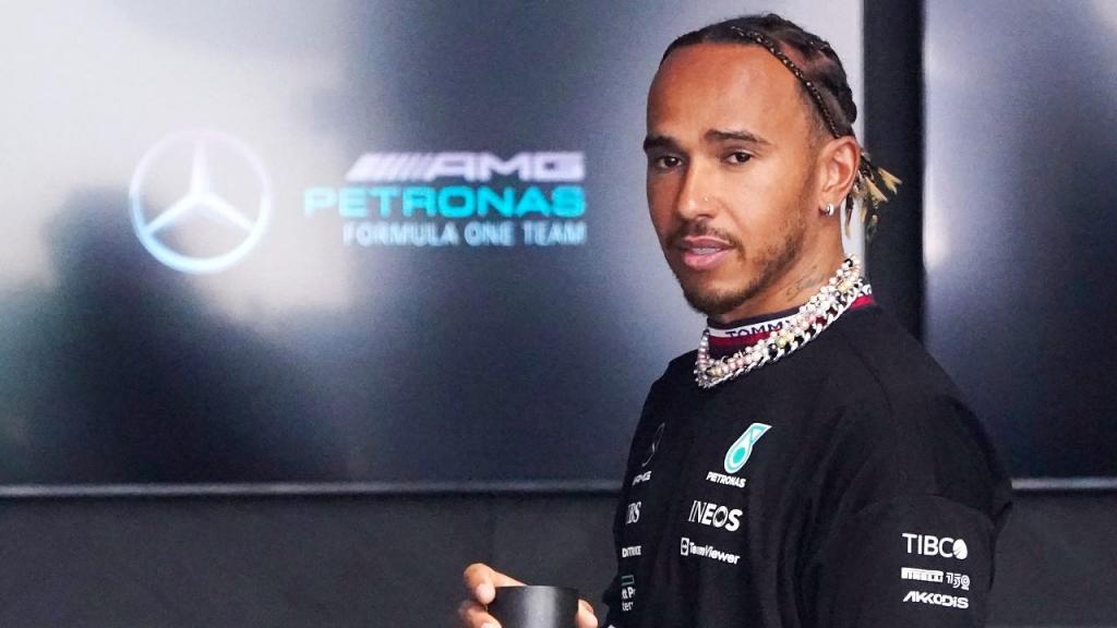 Lewis Hamilton surgiu repleto de joias antes do início do GP de Miami