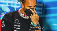 Lewis Hamilton surgiu com três relógios, além de brincos, vários colares ao pescoço e anéis nos dedos das duas mãos antes do GP de Miami