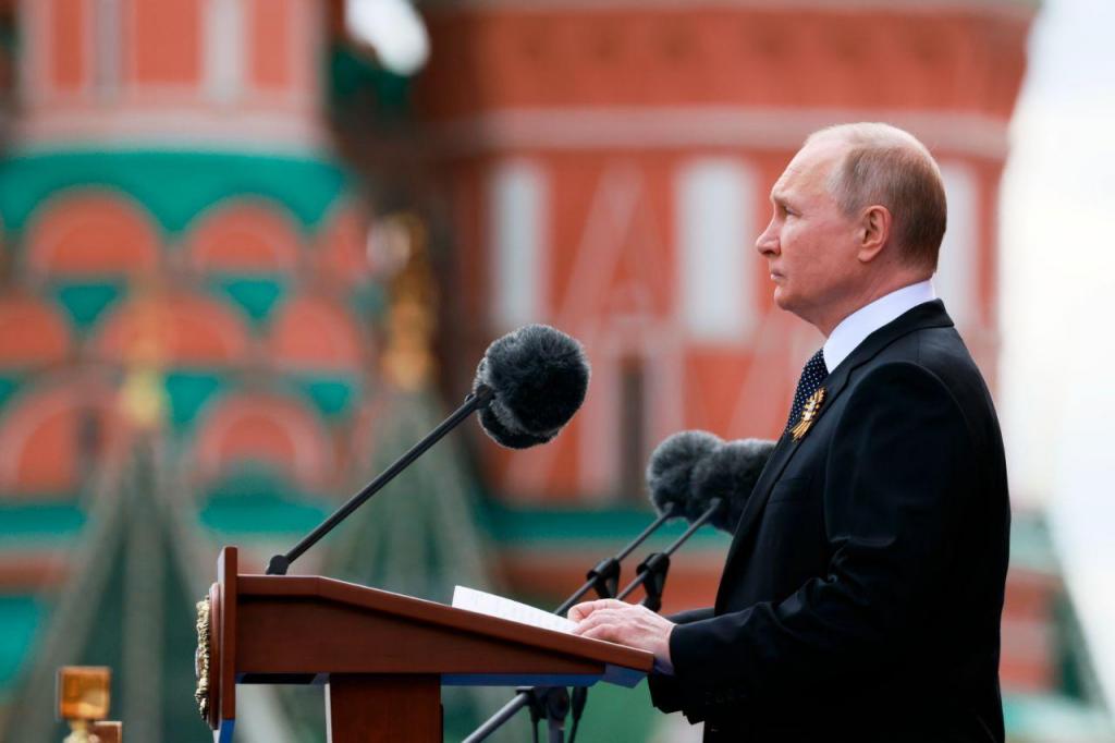 Vladimir Putin nas celebrações do Dia da Vitória, em Moscovo (AP Photo)