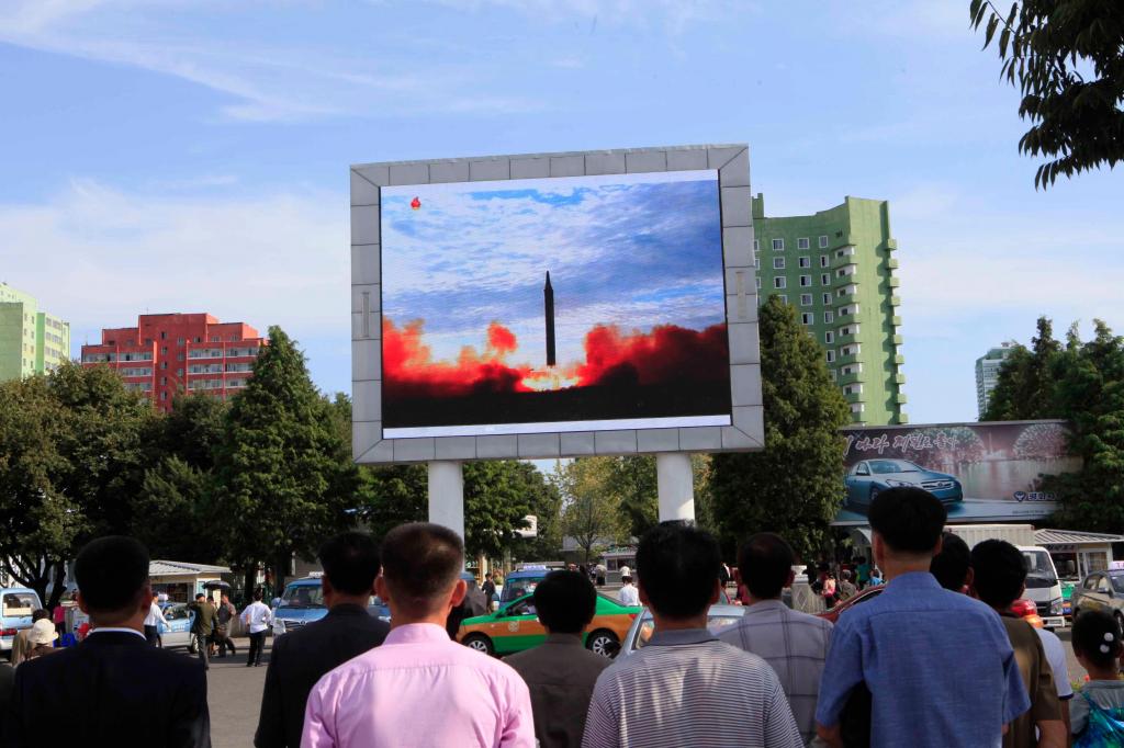 Lançamento do rocket Hwasong-12, na Coreia do Norte, em 2017. AP Photo/Jon Chol Jin