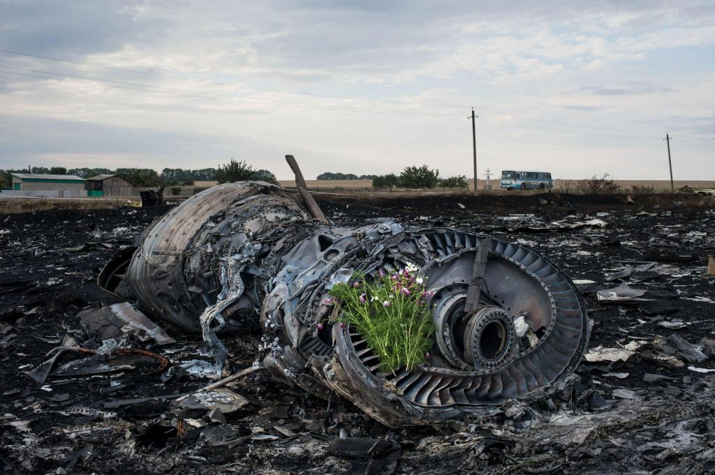 Desde o acidente com o avião da Malaysia Airlines que os aviões comerciais evitam passar pela zona da Crimeia. Agora, todo o espaço aéreo sobre a Ucrânia está inacessível. Foto: Evgeniy Maloletka/AP
