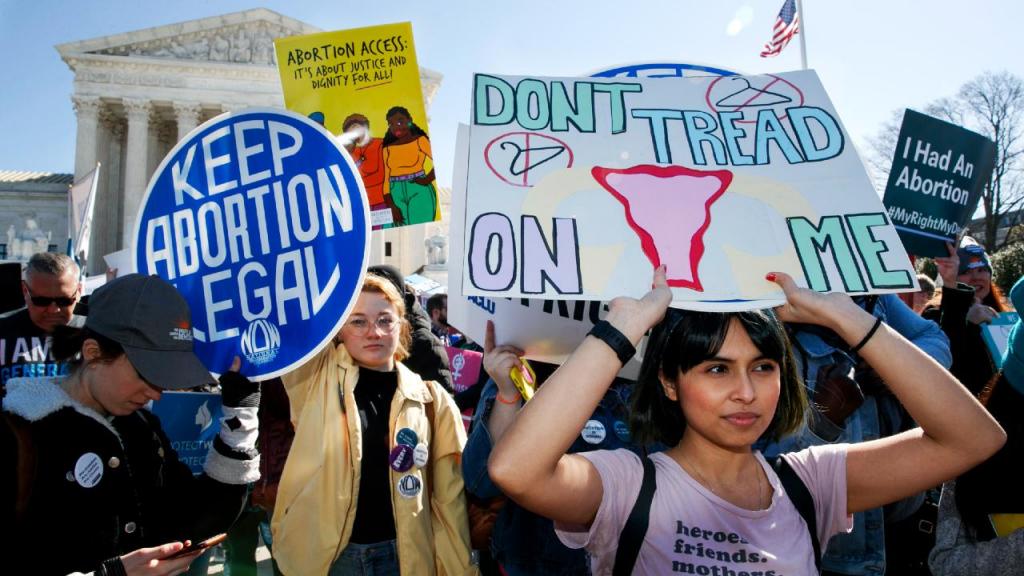 Manifestação a favor do aborto. (AP Photo/Jacquelyn Martin)