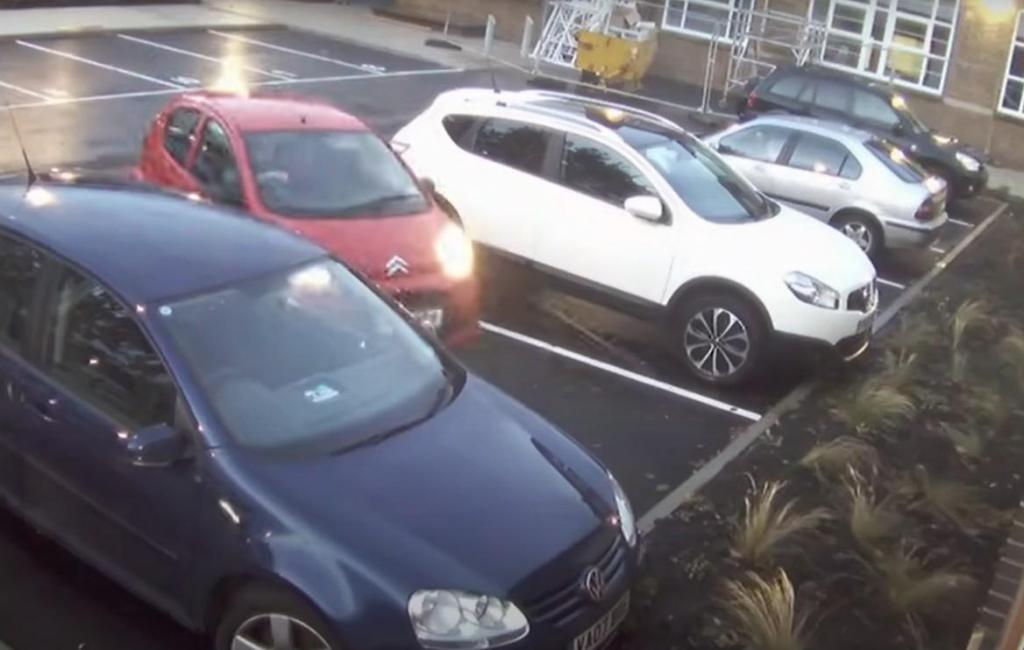 Tentativa de estacionamento (captura YouTube)