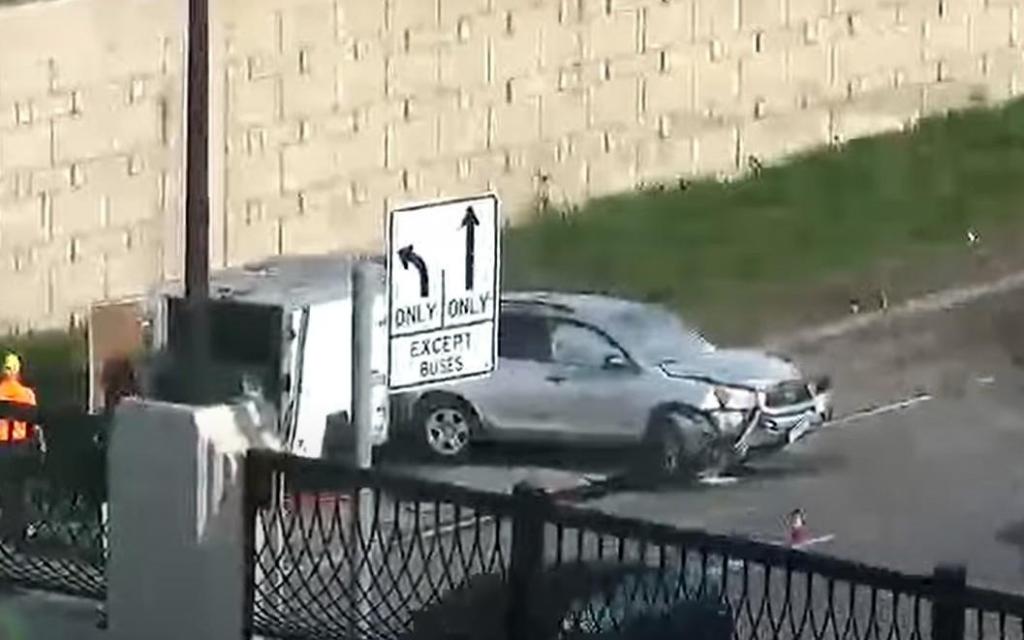 Acidente com carro e caravana (captura YouTube «Minnesota Traffic Live)