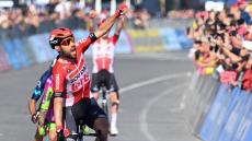 Giro: De Gendt vence uma etapa dez anos depois, Almeida cai uma posição