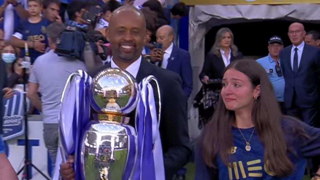 Adepta do FC Porto acompanhou Helton na entrega da Taça (Instagram/FC Porto)