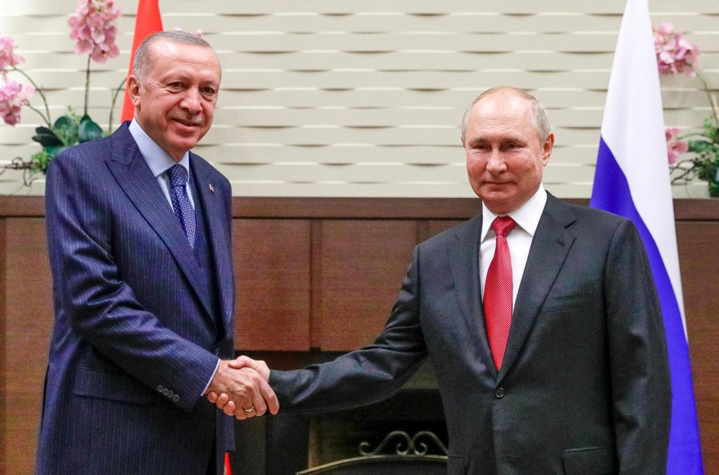Recep Tayyip Erdogan e Vladimir Putin em 2021 (Kremlin Pool Photo via AP)