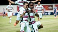 Afonso Moreira e Ivan Lima festejam golo no Escócia-Portugal, no Europeu sub-17