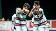 Afonso Moreira e João Veloso festejam golo no Escócia-Portugal do Europeu sub-17