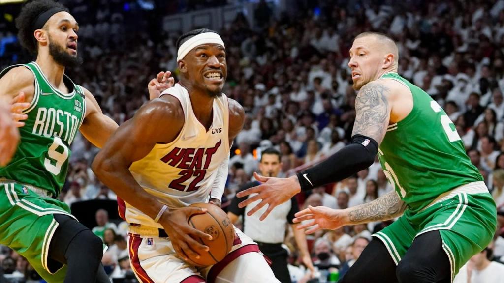 Miami Heat-Boston Celtics (AP Photo/Lynne Sladky)