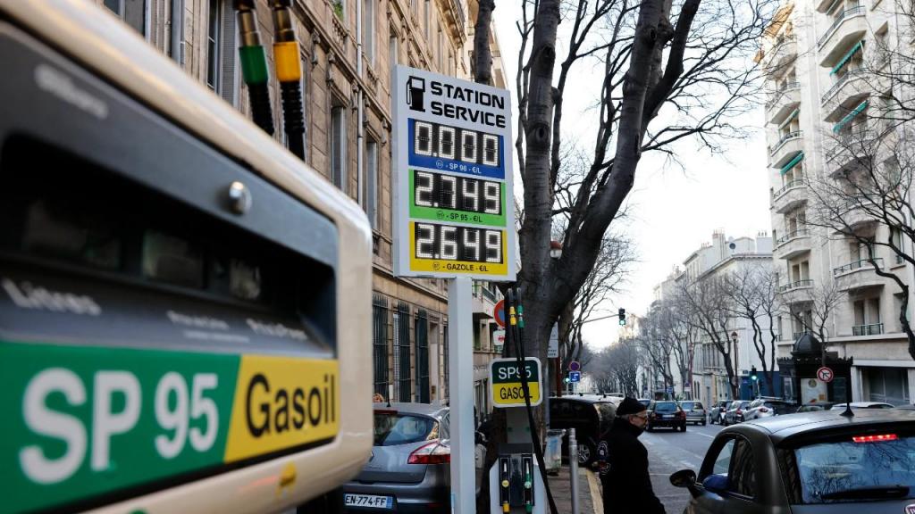 Preço dos combustíveis (Foto: JF Badias/AP)