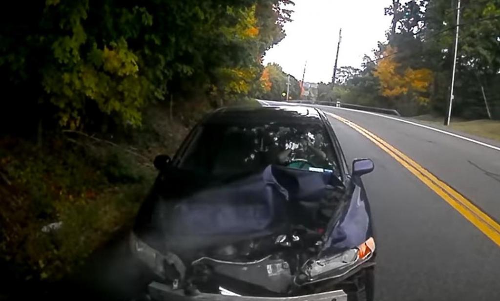 Honda bate na traseira de um Jeep (captura YouTube)