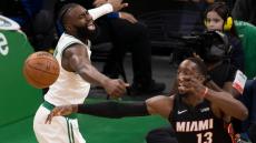 VÍDEO: Jaylen Brown marca 40 pontos, mas Heat vencem em Boston