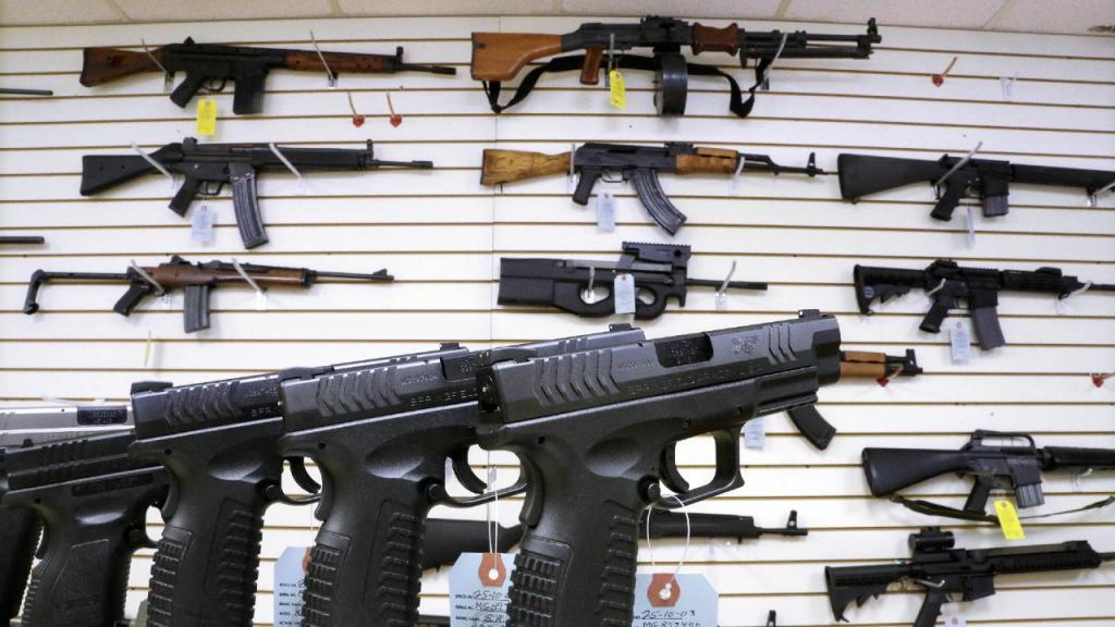 Armas à venda nos Estados Unidos (Seth Perlman/AP)