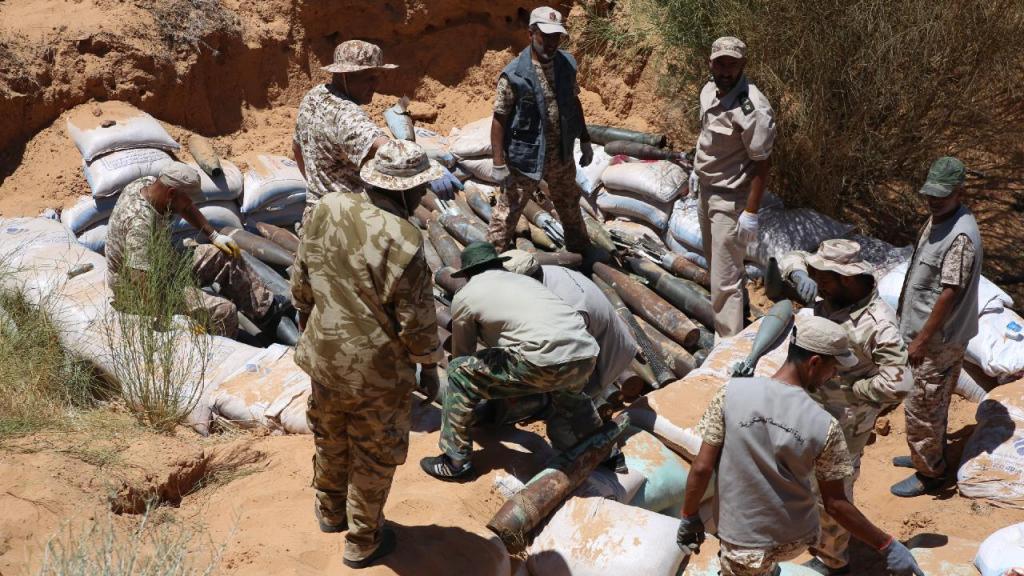 Autoridades líbias desativam minas encontradas em zonas civis (Getty Images)