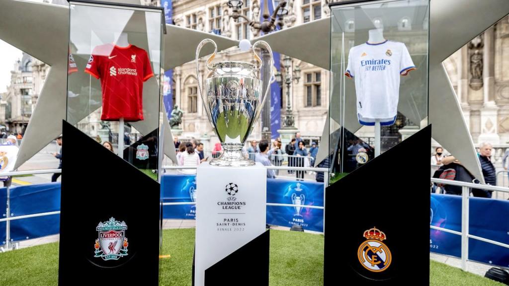 Troféu da Liga dos Campeões no Hotel de Ville, em Paris, antes do Liverpool-Real Madrid que decide a Champions 2021/22, em Paris