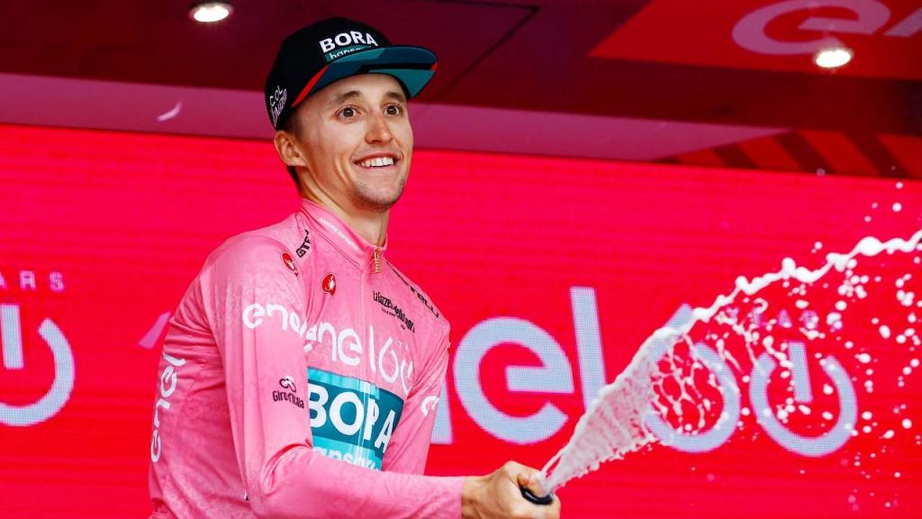 Jai Hindley assume camisola rosa a uma etapa do fim do Giro 