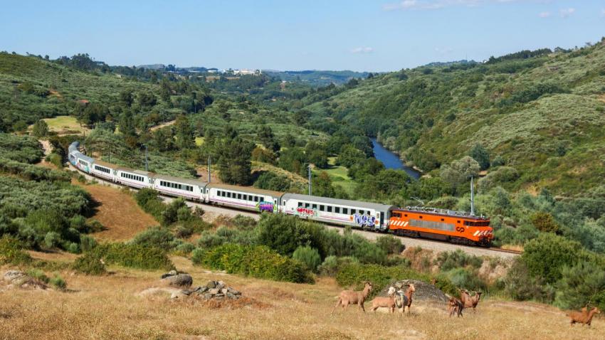 Comboio em Portugal - AWAY