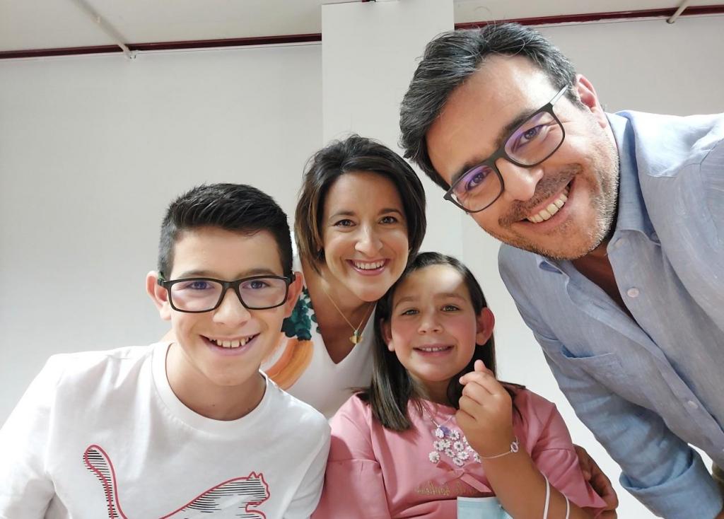 Cláudia Queirós e Hugo Maganinho com os filhos, Gaspar e Guiomar