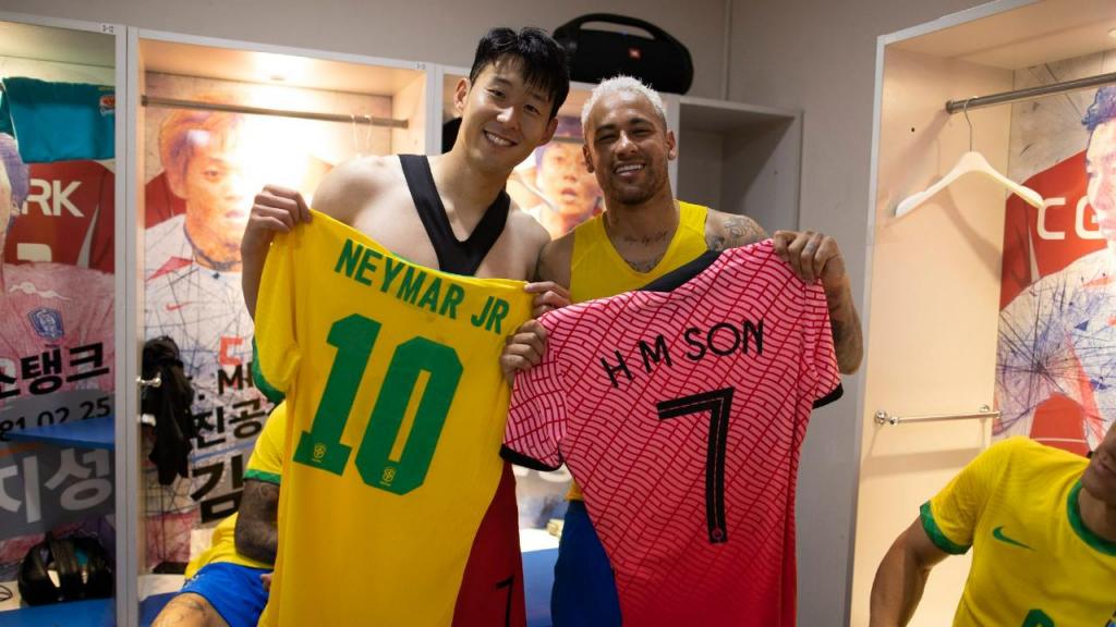Neymar e Son trocam camisolas após o Coreia do Sul-Brasil (CBF)
