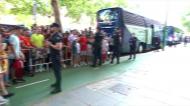 Seleção: William Carvalho aplaudido à saída do hotel