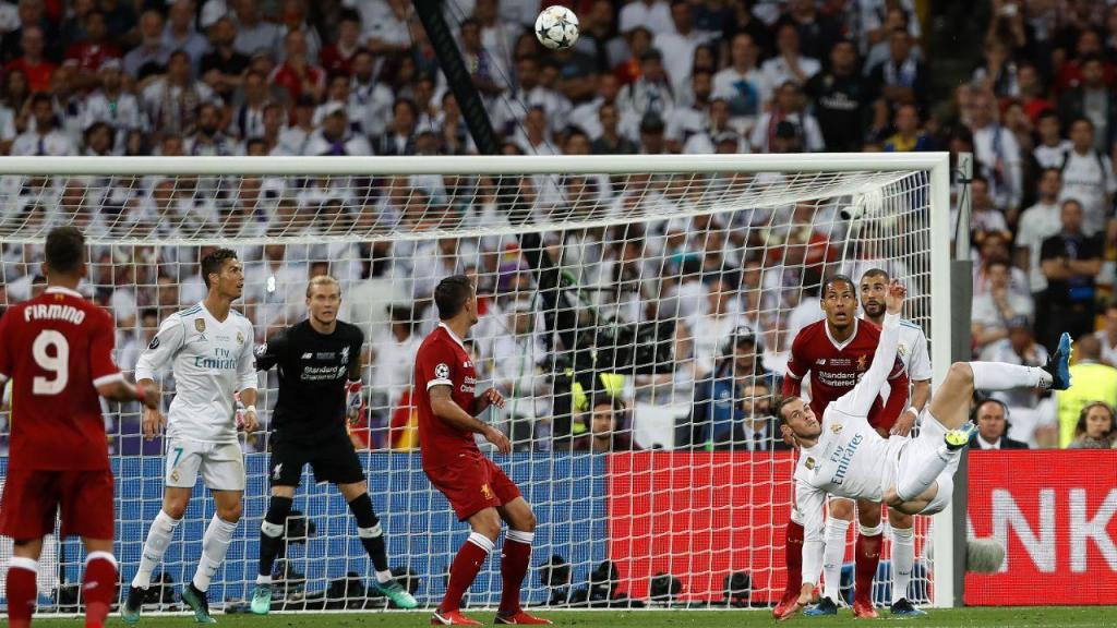 Gareth Bale marca de bicicleta na final da Liga dos Campeões de 2018 entre o Real Madrid e o Liverpool