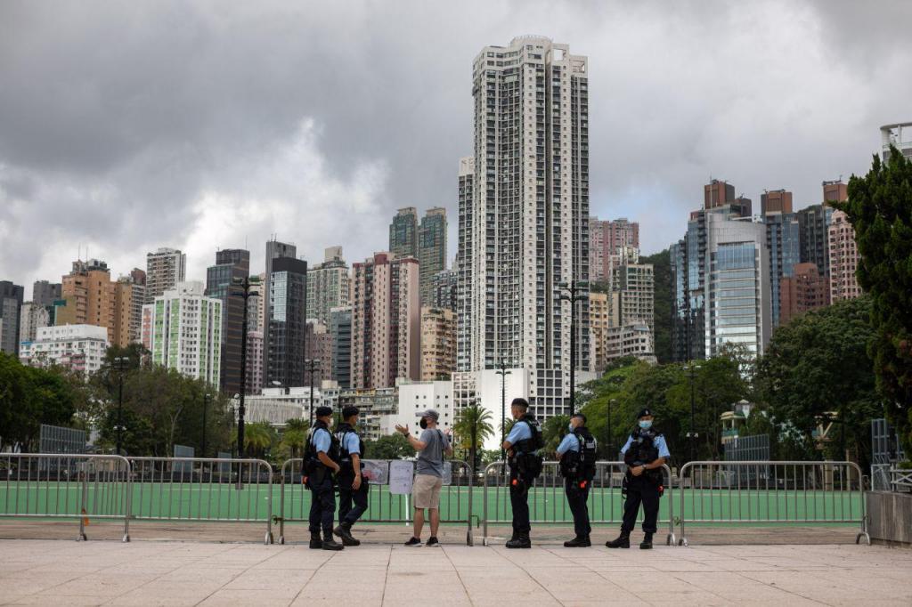 Polícia em Hong Kong (EPA/JEROME FAVRE)