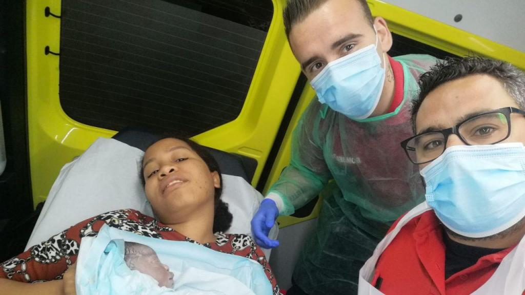 Bebé nasce dentro de ambulância em Loures (Bombeiros de Loures)