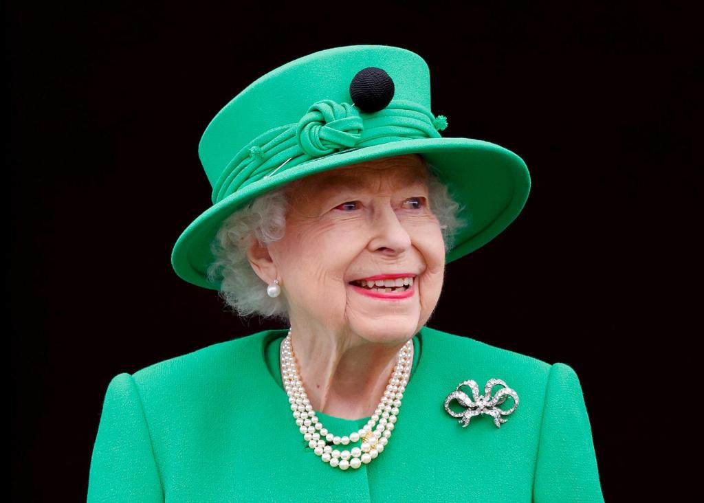 Rainha Isabel II na varanda do Palácio de Buckingham 