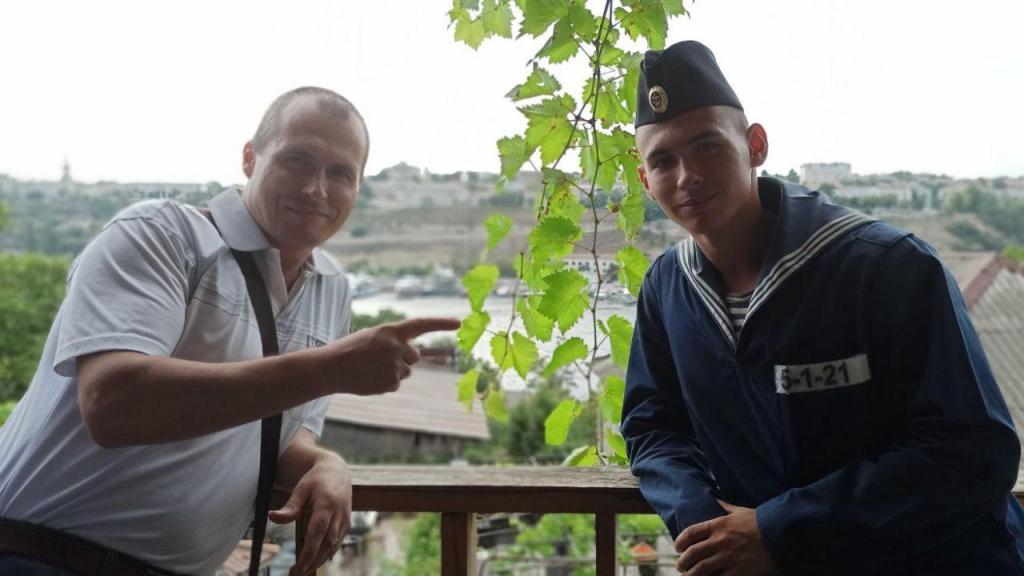 Dmitri Shkrebets com o filho, Yegor (Direitos reservados/ Twitter)