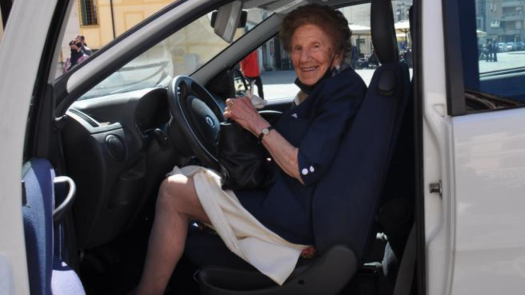 Candida Uderzo, a centenária italiana que renovou a carta de condução 