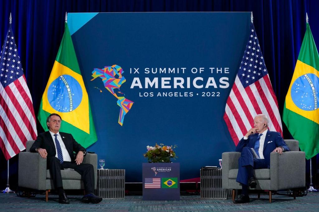 Jair Bolsonaro e Joe Biden (Associated Press)